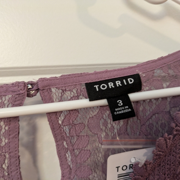 New with tags! Torrid Lace V-Neck Top in Purple - Picture 2 of 14